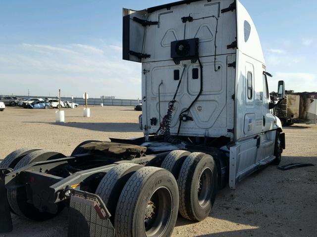 3AKJGLD56FSGR2800 - 2015 FREIGHTLINER CASCADIA 1 WHITE photo 4