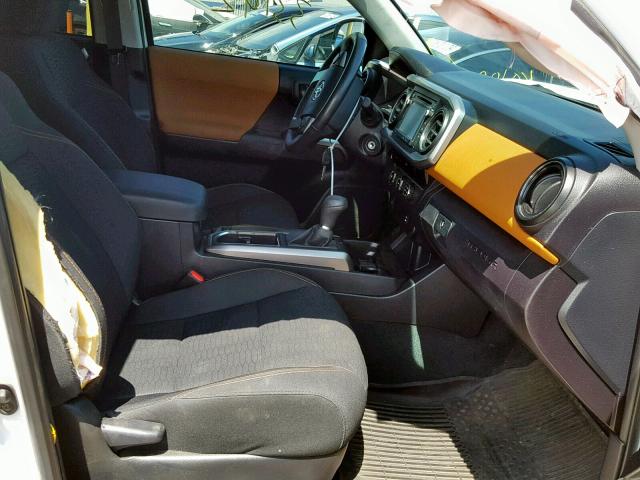 3TMAZ5CN5HM032966 - 2017 TOYOTA TACOMA DOU WHITE photo 5