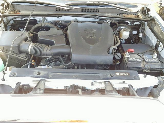 3TMAZ5CN5HM032966 - 2017 TOYOTA TACOMA DOU WHITE photo 7