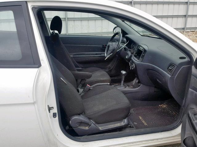 KMHCN36C97U006220 - 2007 HYUNDAI ACCENT SE WHITE photo 5