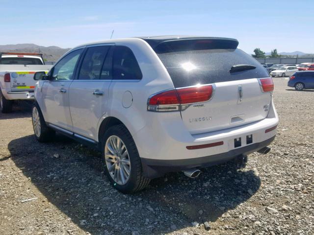 2LMDJ8JK0DBL15396 - 2013 LINCOLN MKX WHITE photo 3