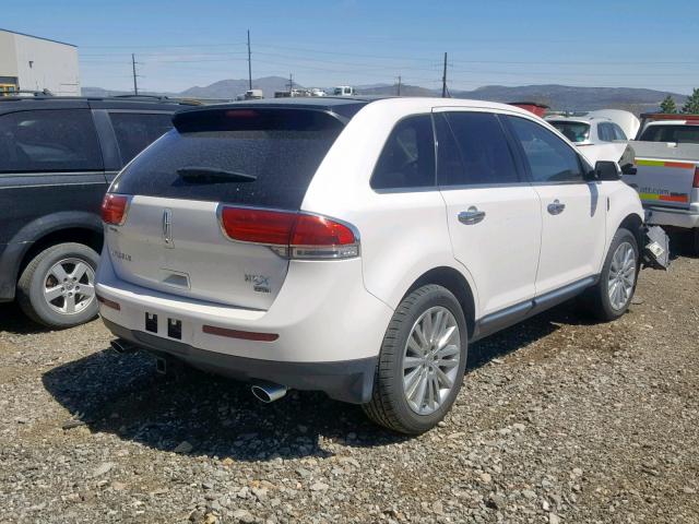 2LMDJ8JK0DBL15396 - 2013 LINCOLN MKX WHITE photo 4