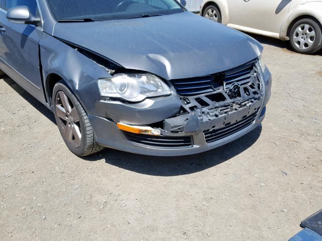 WVWAK73C08P082702 - 2008 VOLKSWAGEN PASSAT KOM GRAY photo 9