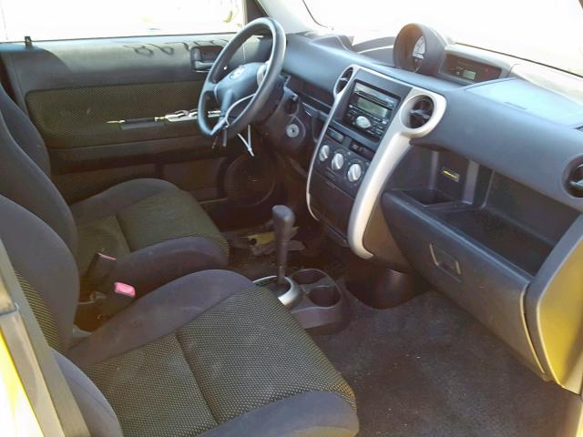 JTLKT324754016086 - 2005 TOYOTA SCION XB YELLOW photo 5