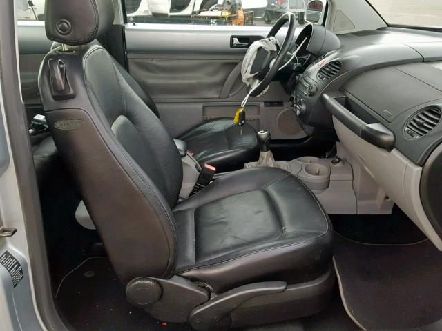 3VWCD31C14M406610 - 2004 VOLKSWAGEN NEW BEETLE Gümüş foto 5