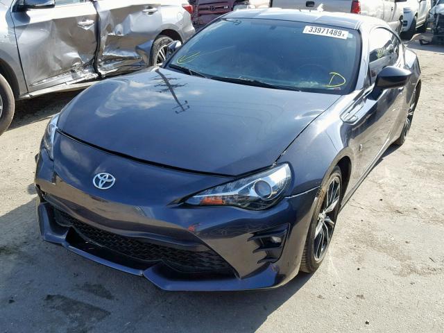 JF1ZNAA12H9710326 - 2017 TOYOTA 86 BASE CHARCOAL photo 2