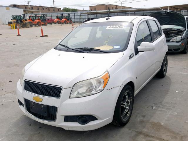 KL1TD66E89B387946 - 2009 CHEVROLET AVEO LS WHITE photo 2