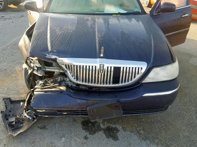 1LNHM85WX3Y680297 - 2003 LINCOLN TOWN CAR C BLUE photo 7