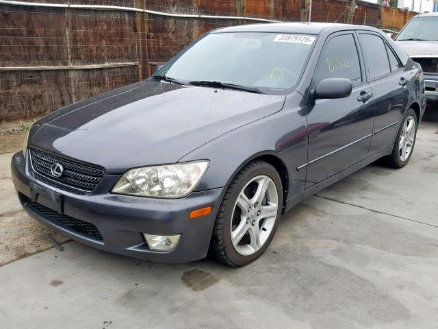 JTHBD192320051419 - 2002 LEXUS IS 300 GRAY photo 2