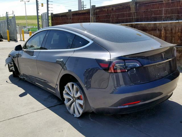 5YJ3E1EB3JF073199 - 2018 TESLA MODEL 3 GRAY photo 3