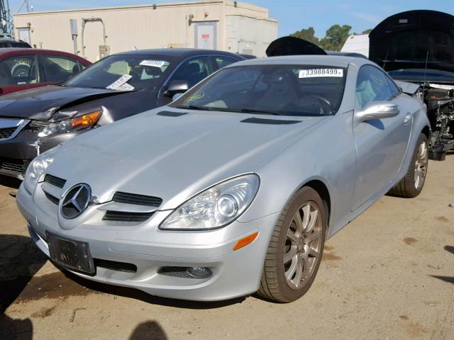 WDBWK56F06F114159 - 2006 MERCEDES-BENZ SLK 350 SILVER photo 2