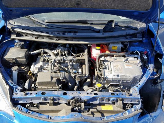 JTDKDTB39E1568383 - 2014 TOYOTA PRIUS C BLUE photo 7