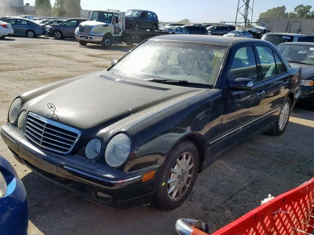 WDBJF65J6YB056899 - 2000 MERCEDES-BENZ E 320 BLACK photo 2