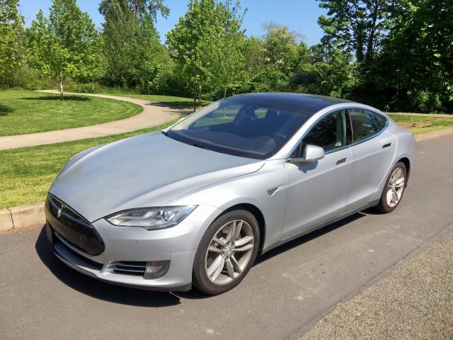 5YJSA1H12EFP58133 - 2014 TESLA MODEL S SILVER photo 2