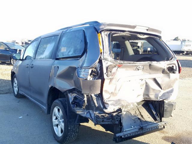 5TDKZ3DC3JS914567 - 2018 TOYOTA SIENNA LE  photo 3