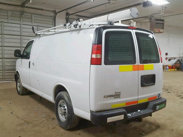 1GCWGFCB3D1902440 - 2013 CHEVROLET EXPRESS G2 WHITE photo 3