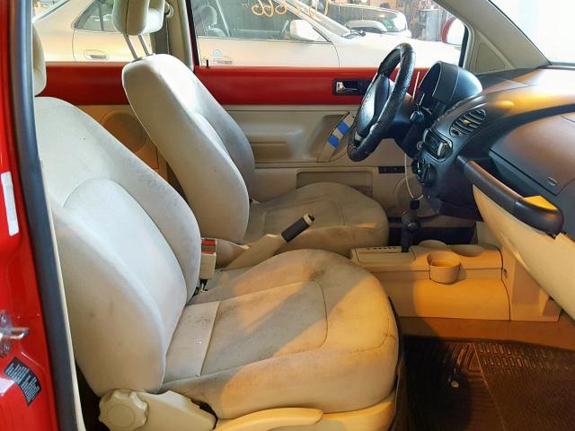 3VWBB61C1WM050102 - 1998 VOLKSWAGEN NEW BEETLE 红色 照片 5