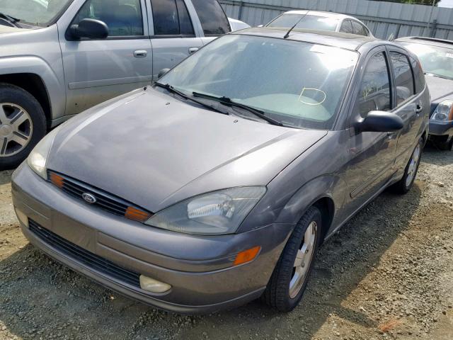 3FAFP37323R119959 - 2003 FORD FOCUS ZX5 GRAY photo 2