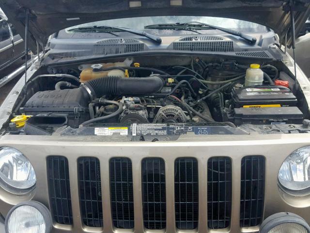 1J4GL38K05W513356 - 2005 JEEP LIBERTY RE TAN photo 7