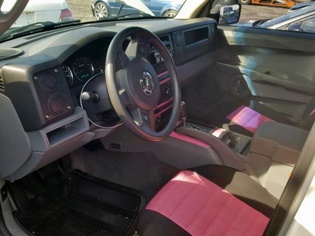 1J8HG48K37C560110 - 2007 JEEP COMMANDER WHITE photo 9