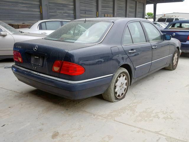 WDBJF55F9VA328112 - 1997 MERCEDES-BENZ E 320 BLUE photo 4