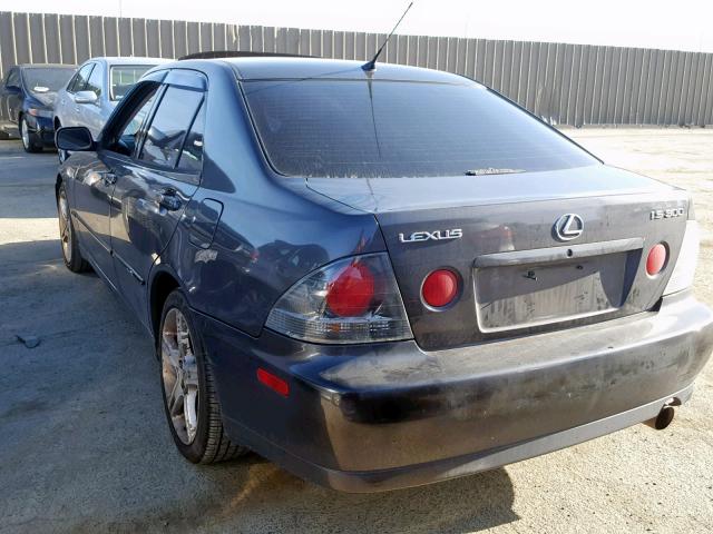 JTHBD192320060542 - 2002 LEXUS IS 300 BLACK photo 3