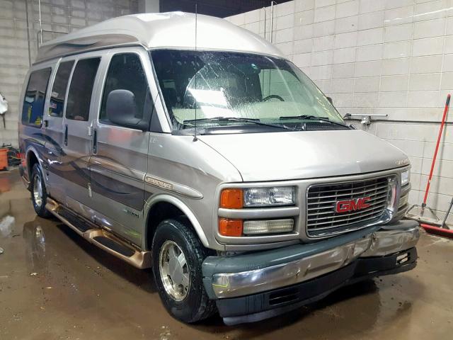 1GDFG15R721194439 - 2002 GMC SAVANA RV TWO TONE photo 1