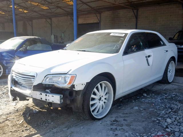 2C3CA5CG3BH514993 - 2011 CHRYSLER 300 LIMITE WHITE photo 2