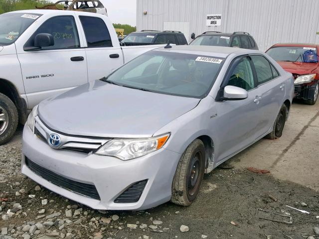 4T1BD1FK3CU061718 - 2012 TOYOTA CAMRY HYBR SILVER photo 2