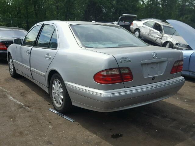 WDBJF65JXYB051446 - 2000 MERCEDES-BENZ E 320 SILVER photo 3