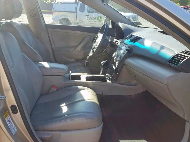 4T1BF3EK6AU047705 - 2010 TOYOTA CAMRY BASE SILVER photo 5