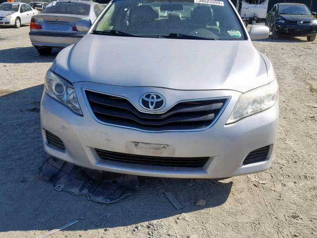 4T1BF3EK6AU047705 - 2010 TOYOTA CAMRY BASE SILVER photo 9