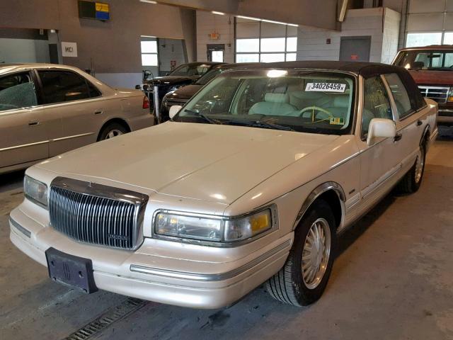 1LNLM83W1SY612952 - 1995 LINCOLN TOWN CAR C TAN photo 2