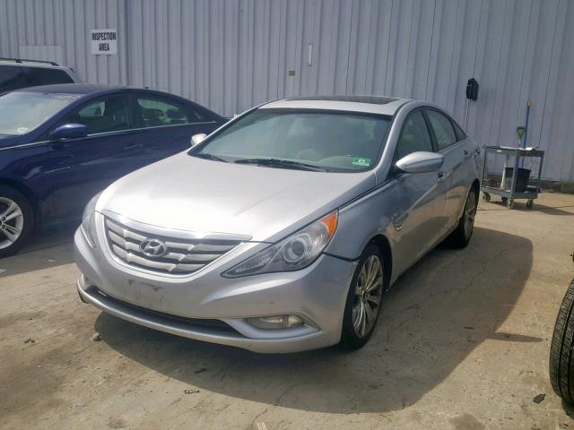 5NPEC4AC2DH597190 - 2013 HYUNDAI SONATA SE SILVER photo 2