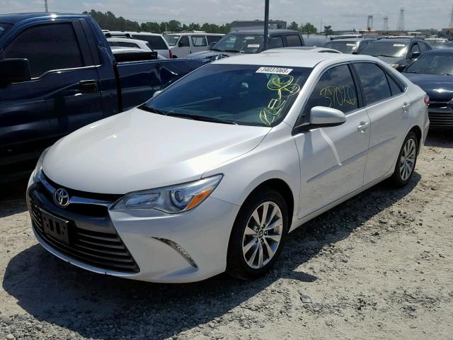 4T1BF1FK8GU186942 - 2016 TOYOTA CAMRY LE WHITE photo 2