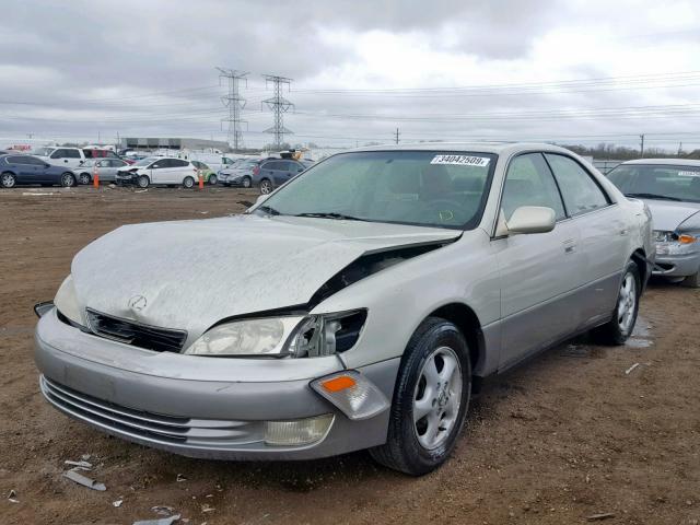 JT8BF22G5V5008911 - 1997 LEXUS ES 300 SILVER photo 2