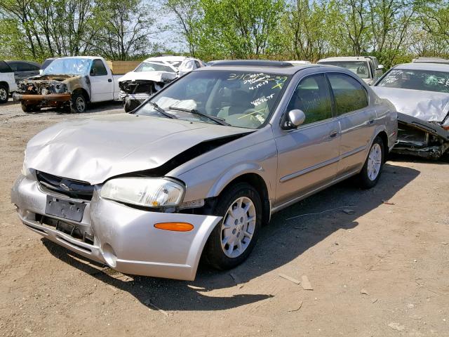 JN1CA31D21T827675 - 2001 NISSAN MAXIMA GXE SILVER photo 2