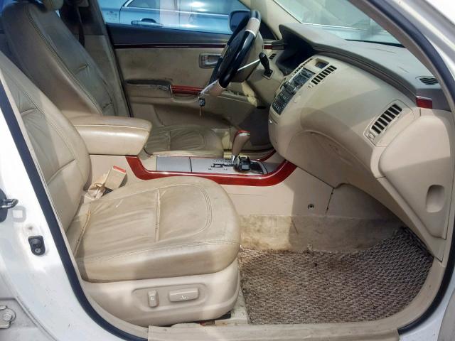 KMHFC46F26A125617 - 2006 HYUNDAI AZERA SE WHITE photo 5