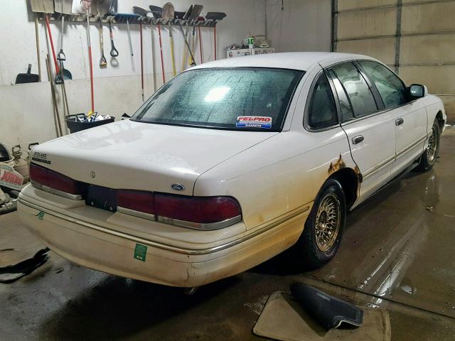 2FALP74W0TX135992 - 1996 FORD CROWN VICT WHITE photo 4