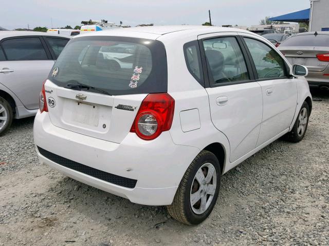 KL1TD66E49B635965 - 2009 CHEVROLET AVEO LS WHITE photo 4