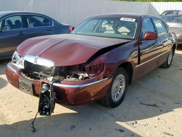 1LNHM83W1YY843316 - 2000 LINCOLN TOWN CAR C MAROON photo 2