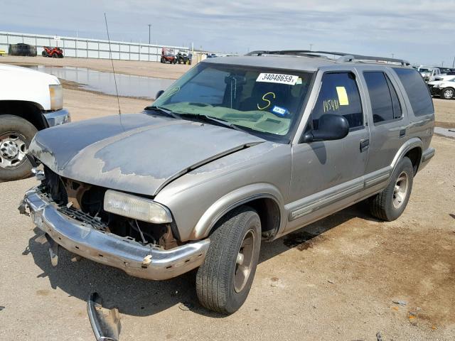 1GNCS13W0W2237783 - 1998 CHEVROLET BLAZER GOLD photo 2