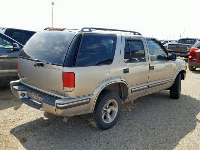 1GNCS13W0W2237783 - 1998 CHEVROLET BLAZER GOLD photo 4