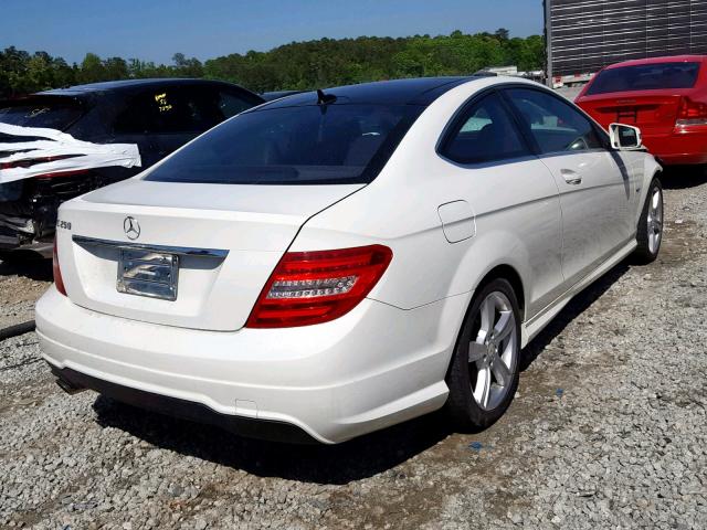 WDDGJ4HB3CF802591 - 2012 MERCEDES-BENZ C 250 WHITE photo 4