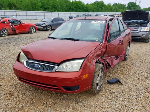 1FAFP34N95W249811 - 2005 FORD FOCUS ZX4 RED photo 2