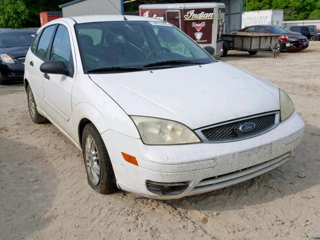 3FAFP37N45R148139 - 2005 FORD FOCUS ZX5 WHITE photo 1