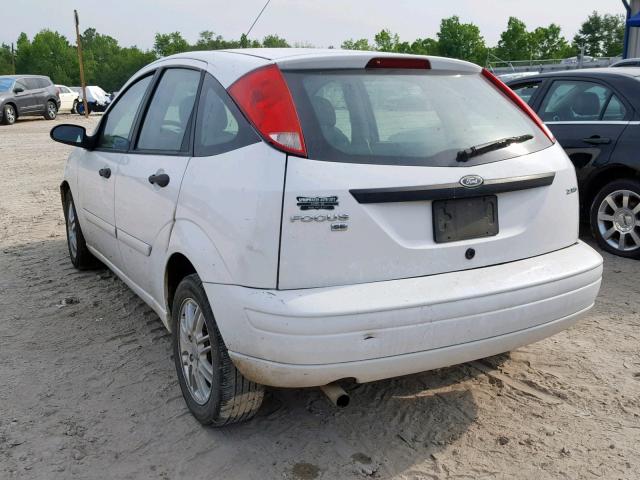 3FAFP37N45R148139 - 2005 FORD FOCUS ZX5 WHITE photo 3