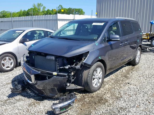 KNDMB5C19H6243215 - 2017 KIA SEDONA LX GRAY photo 2