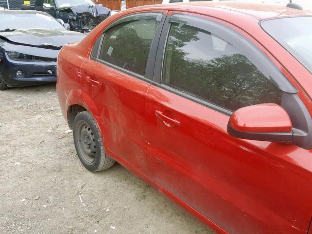 KL1TD56E19B640860 - 2009 CHEVROLET AVEO LS RED photo 9