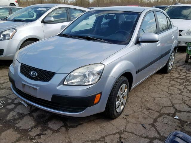 KNADE123666104897 - 2006 KIA RIO SILVER photo 2